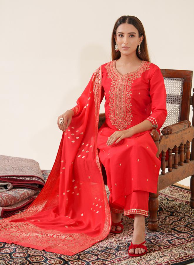 DW Embellished Straight Kurta with Trouser and Dupatta Set by Styli  - Image 5