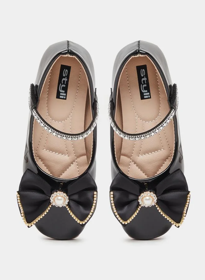 Styli Embellished Round Toe Ballerina Shoes with Bow Detail